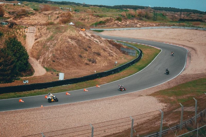Reading Suzuka's Esses Like a Circuit Architect